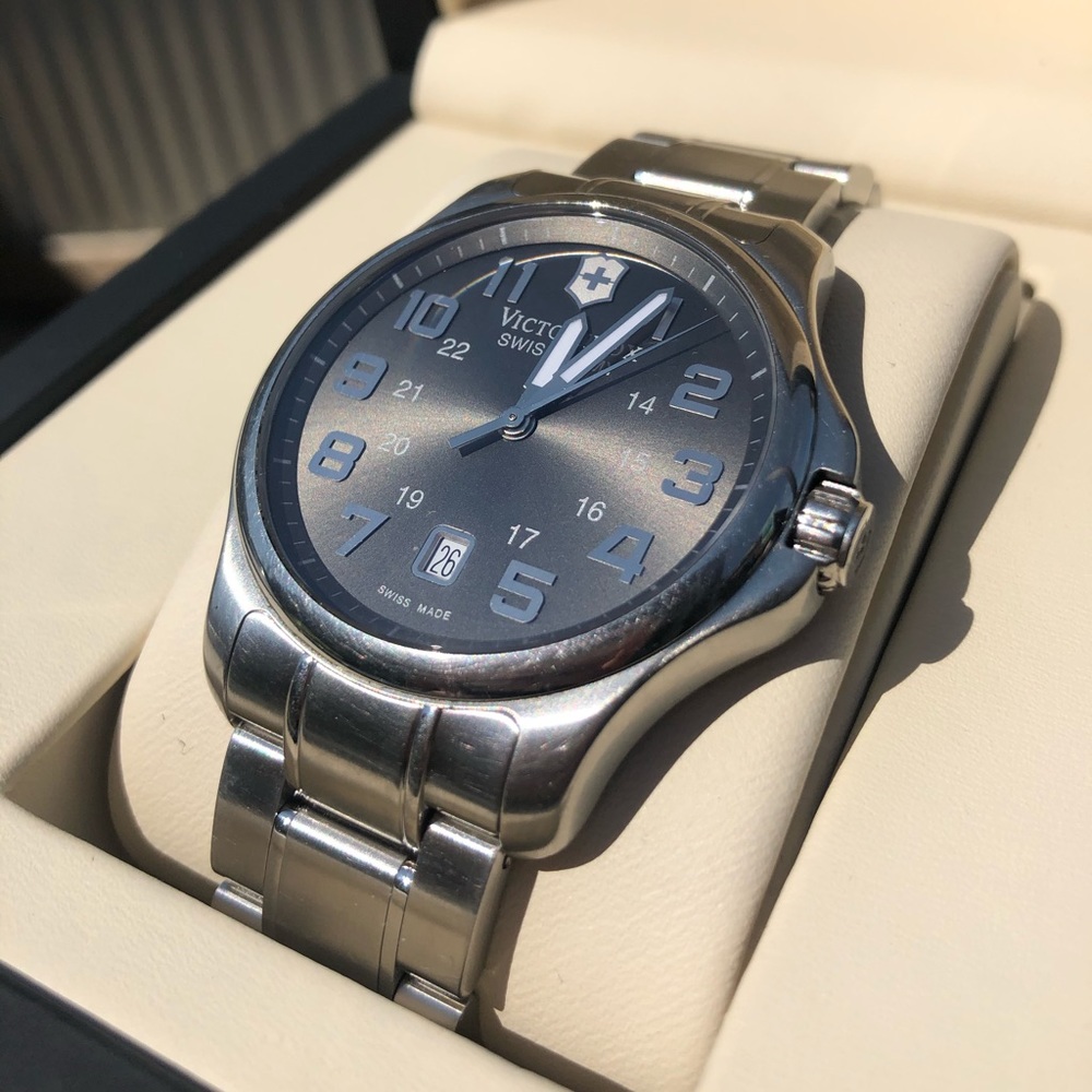 Victorinox Officer Watch - Picture 3 of 4
